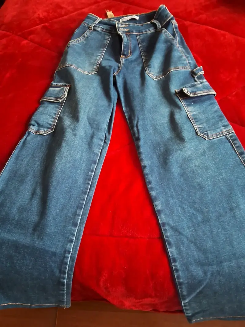 Pantalones cargo de mezclilla