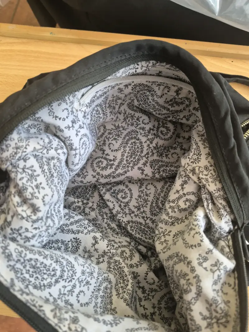 Bolso negro con cierre metálico - 2