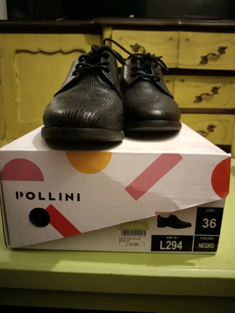 Elegantes zapatos negros  de cuero Pollini - 2