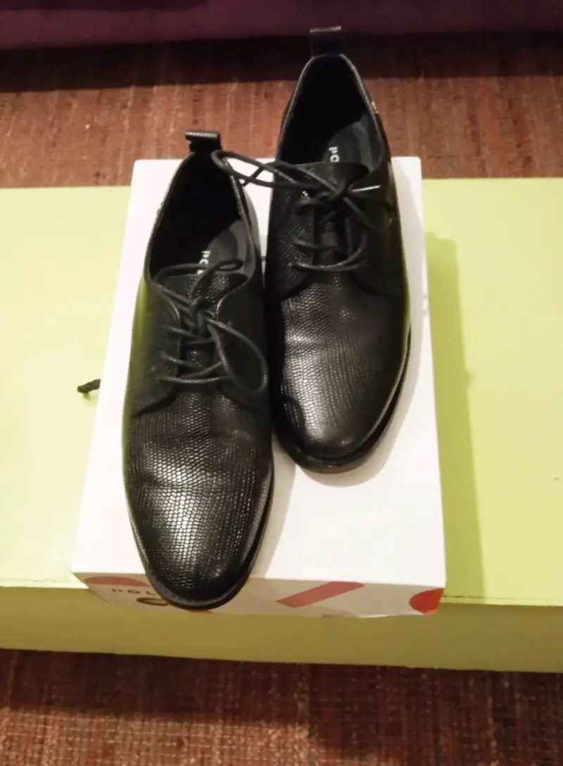 Elegantes zapatos negros  de cuero Pollini - 3