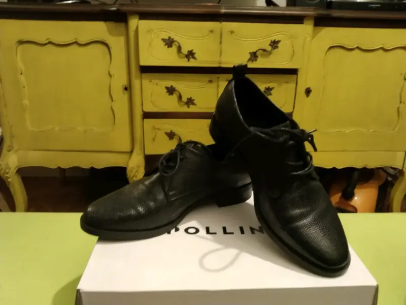 Elegantes zapatos negros  de cuero Pollini - 4
