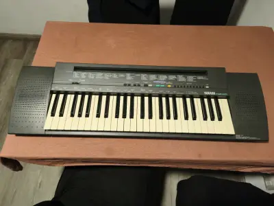 Teclado Yamaha PSR-100 - miniatura 1