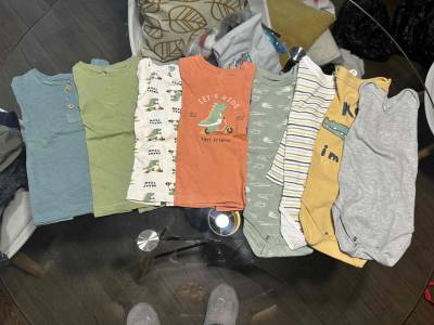Ropa de niño variada - miniatura 4