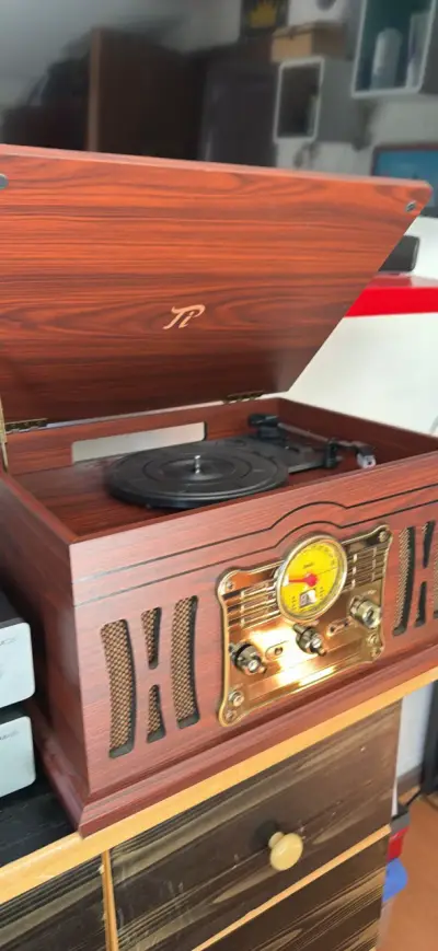 Tocadiscos vintage de madera - miniatura 1
