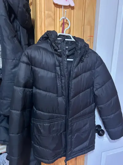 Parka negra acolchada de invierno - miniatura 1
