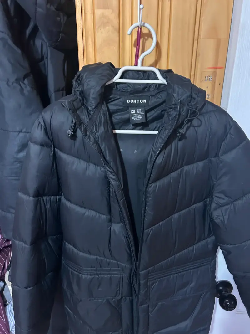 Parka negra acolchada de invierno - 2