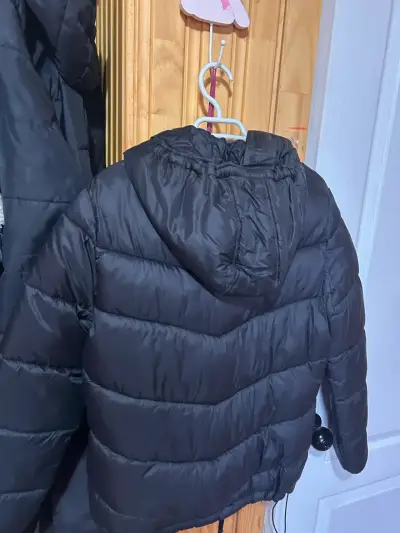 Parka negra acolchada de invierno - miniatura 3