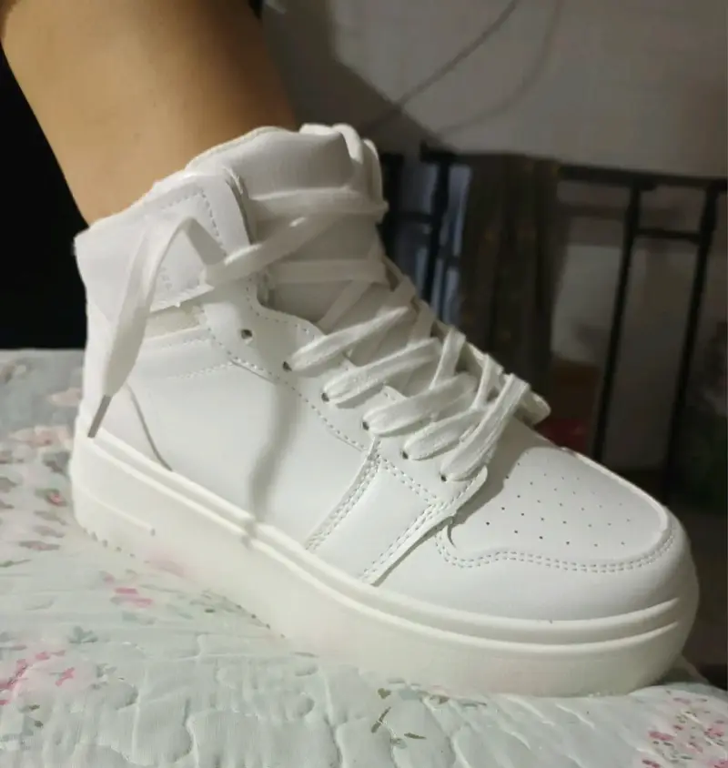 Zapatillas blancas de caña alta