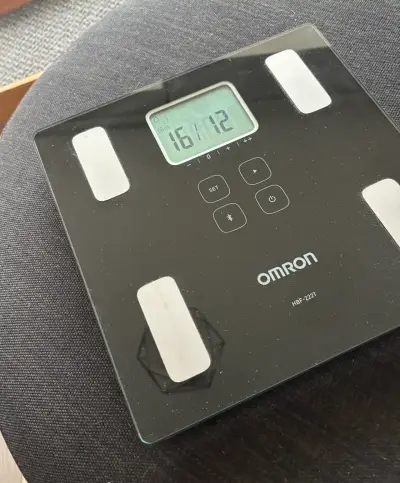 Balanza digital bioimpedancia Omron HBF-222T - miniatura 1