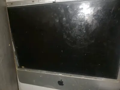 Monitor Apple con marco metálico - miniatura 2