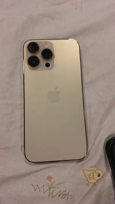 Smartphone moderno en buen estado - miniatura 2