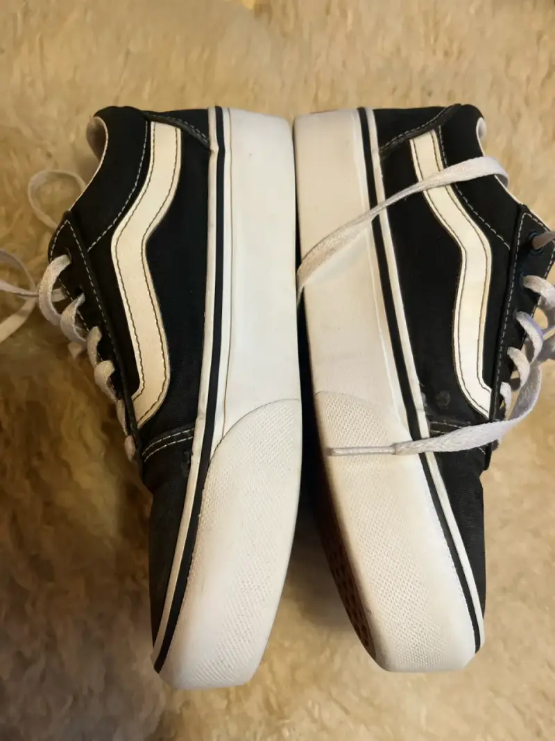 Zapatillas Vans negras casuales usadas - 2