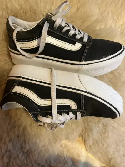 Zapatillas Vans negras casuales usadas - miniatura 4