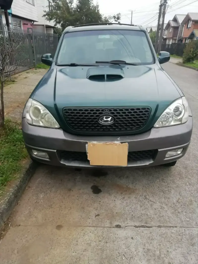 Camioneta SUV todoterreno verde - 2