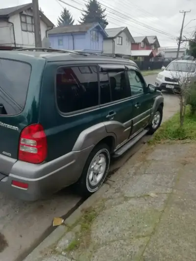 Camioneta SUV todoterreno verde - miniatura 3