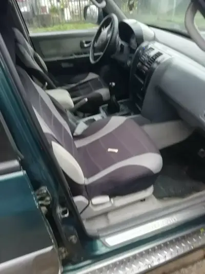 Camioneta SUV todoterreno verde - miniatura 4