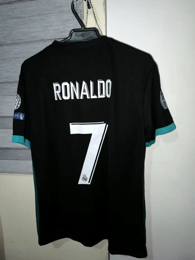 Camiseta negra deportiva Ronaldo - 1