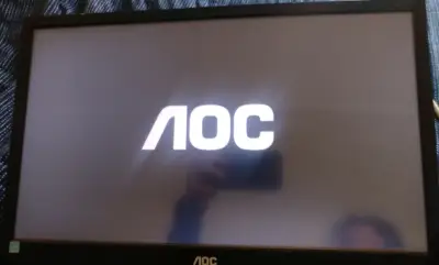 Monitor AOC de 18 pulgadas - miniatura 1