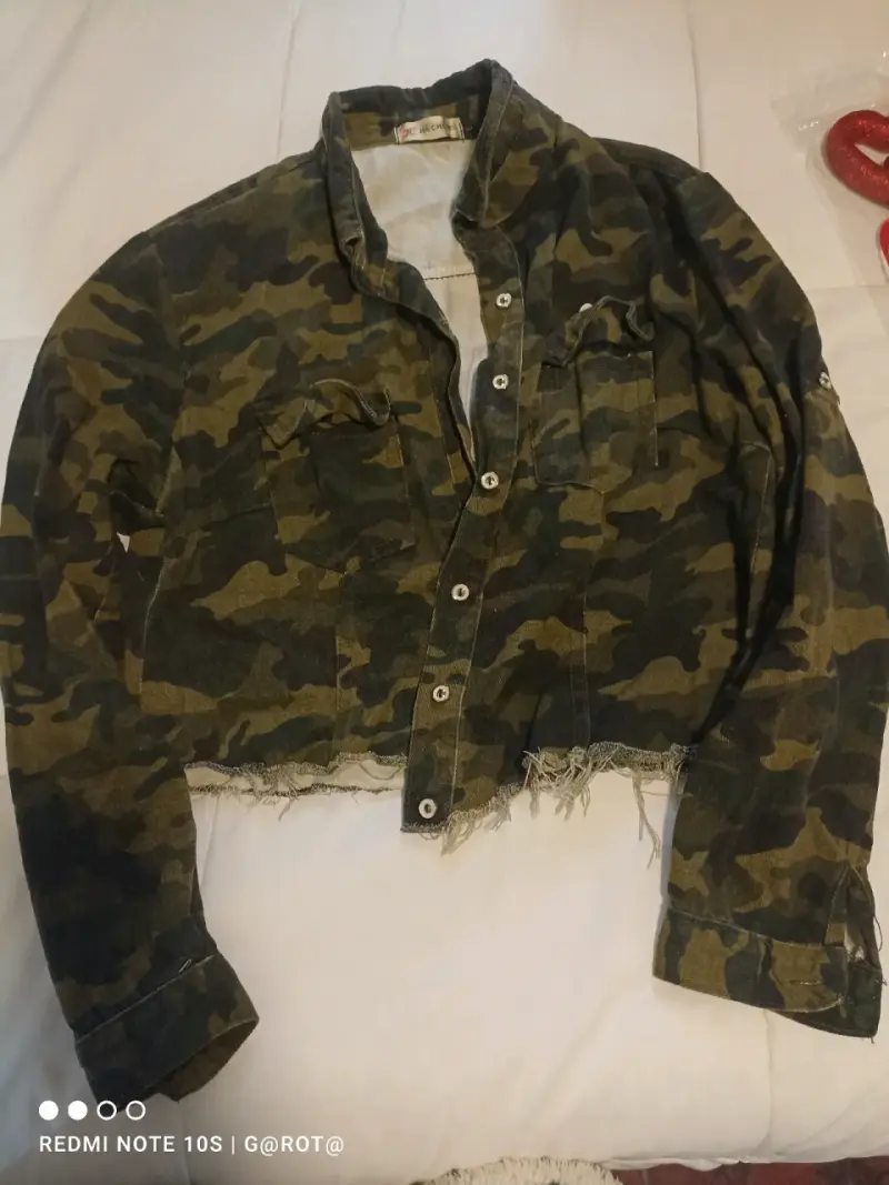 Chaqueta bomber beige con letra - 4