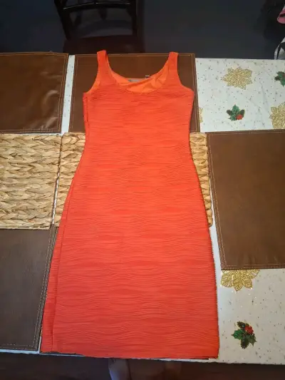 Vestido sin mangas rojo - miniatura 1