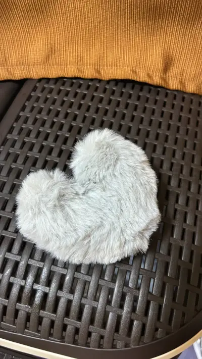 Llavero peludo  corazón varios colores - miniatura 6
