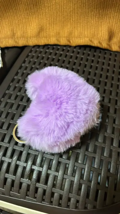 Llavero peludo diseño corazón - miniatura 3