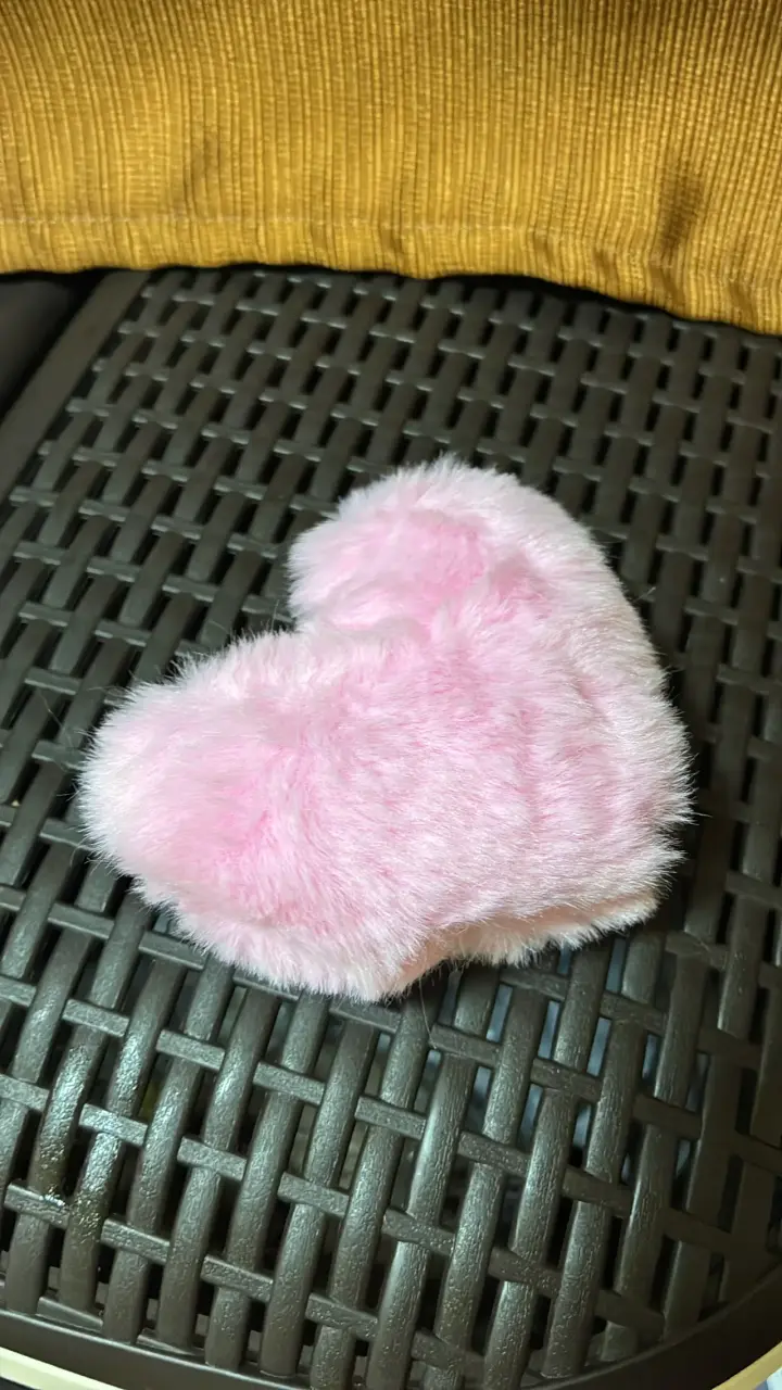 Llavero peludo diseño corazón - 4