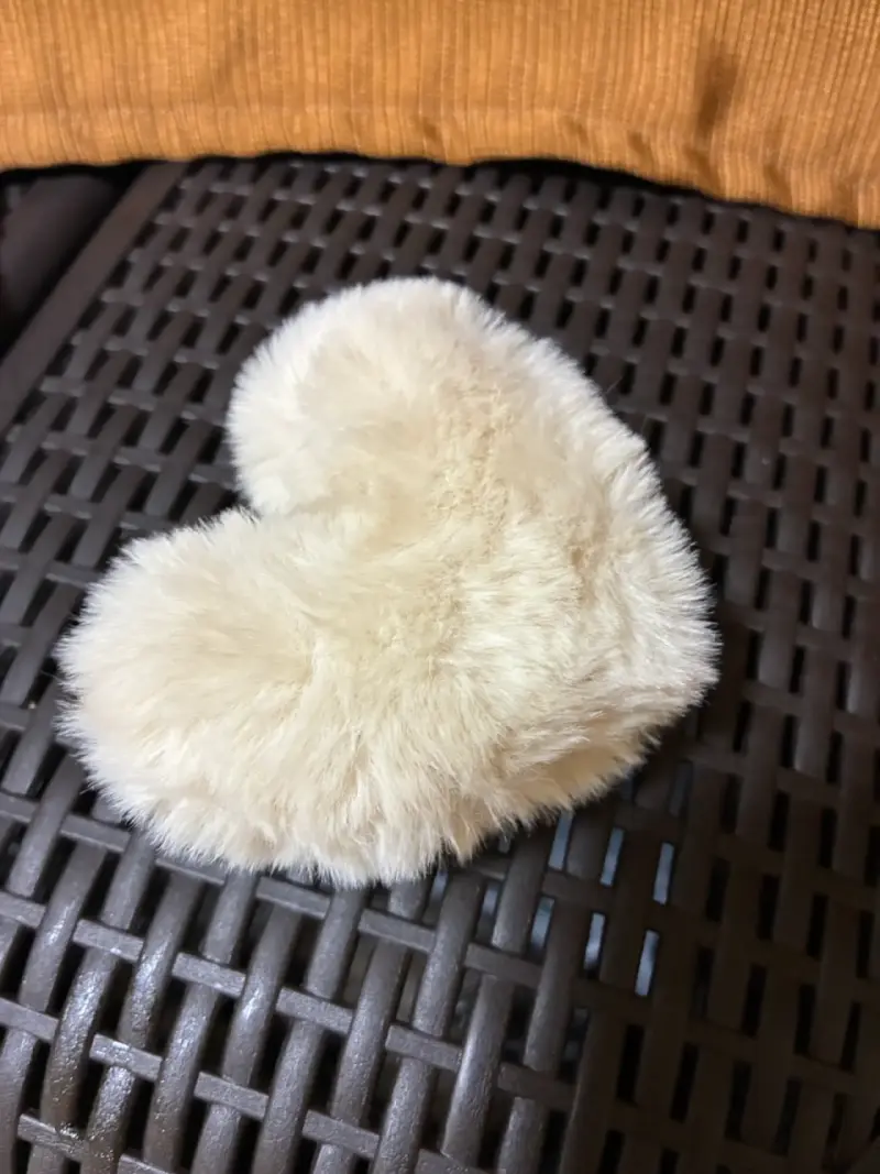 Llavero peludo diseño corazón - 5