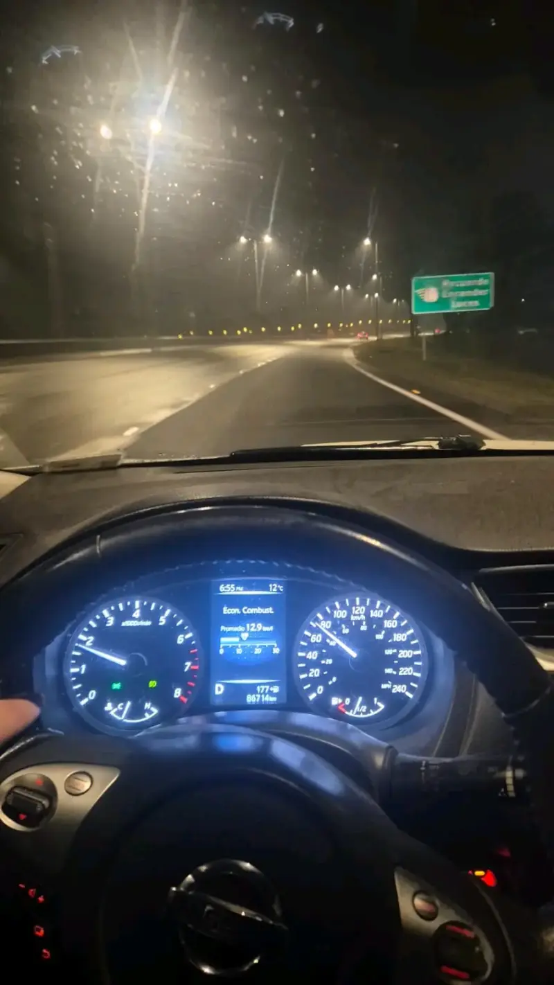Auto Nissan Sentra 2017 blanco en buen estado - 2