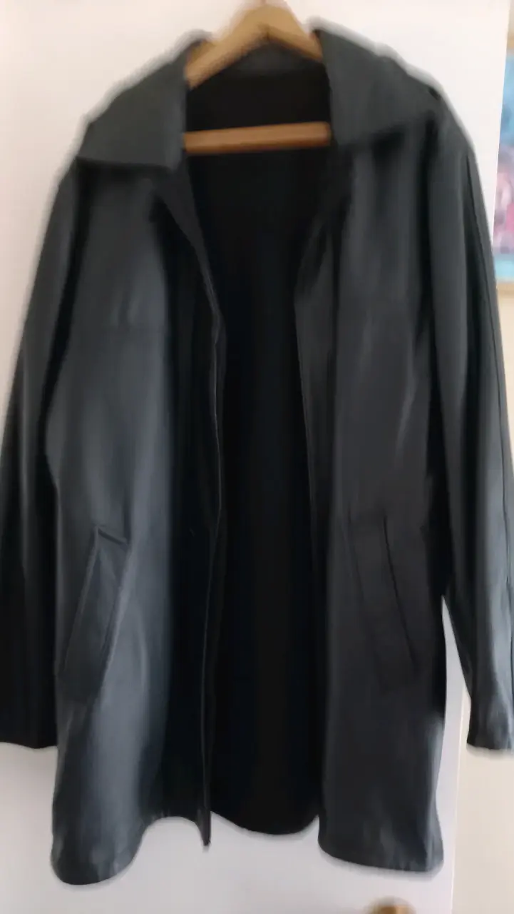 Abrigo negro de cuero - 2
