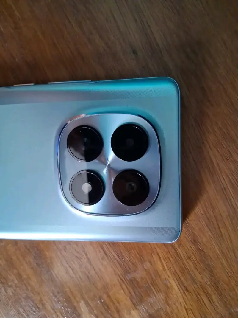 Smartphone POCO plateado - 3