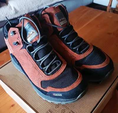 Botas trekking negro y marrón - miniatura 1