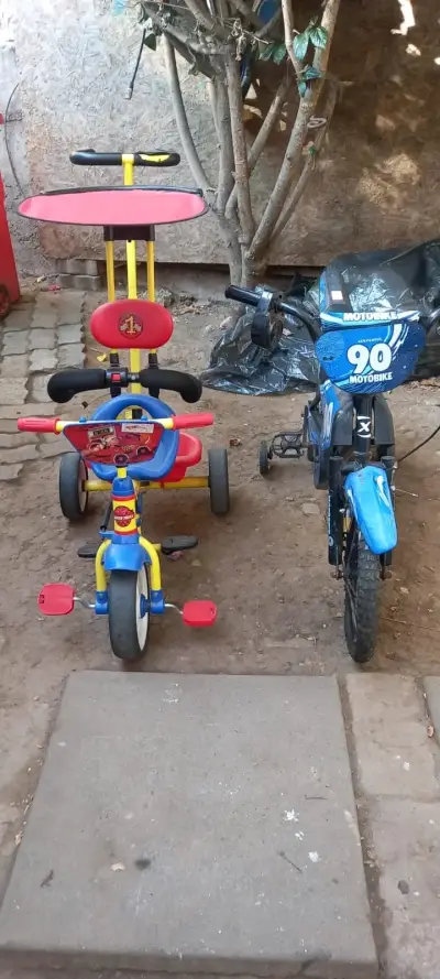 Bicicleta montaña azul y negra - miniatura 2