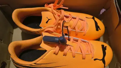 Zapatos fútbol naranjas Puma 23cm - miniatura 1