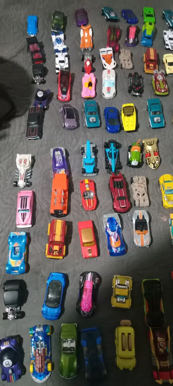 Gran colección de autitos a escala - 2