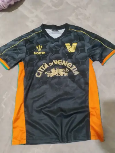 Camiseta deportiva negra Nocta - miniatura 1