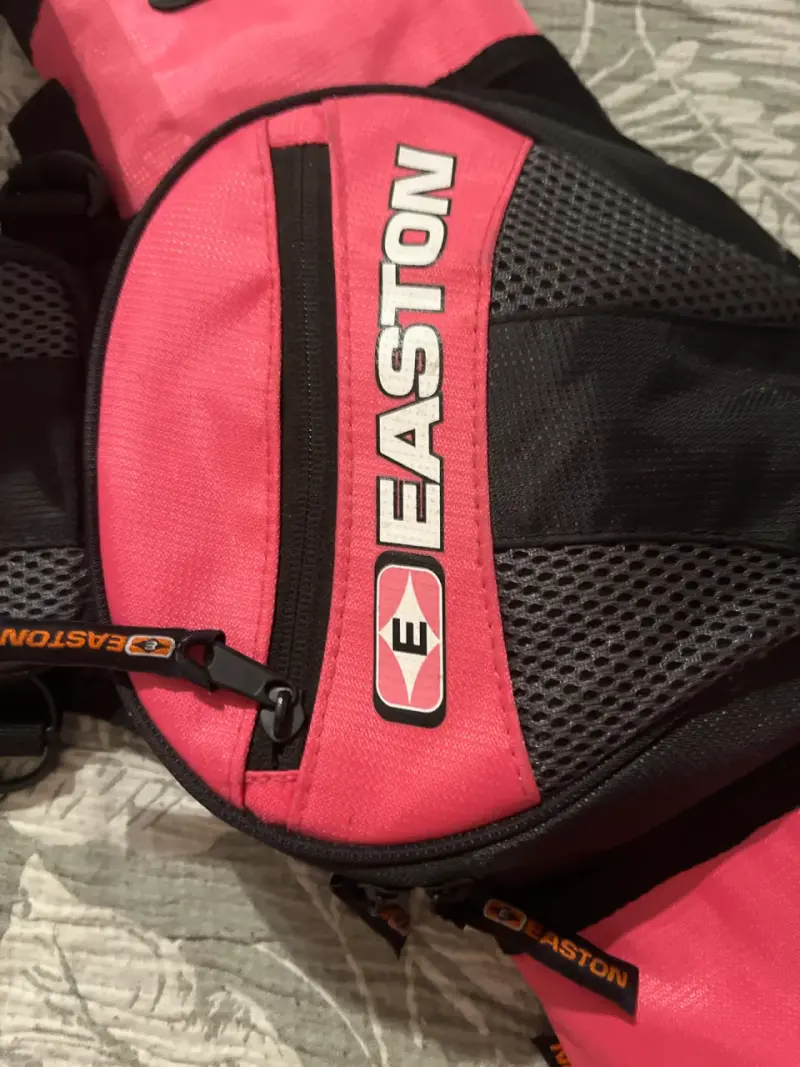 Bolso portaflechas Easton negro y rosado - 2