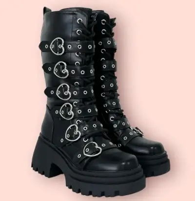 Botas negras con hebillas metálicas - miniatura 1