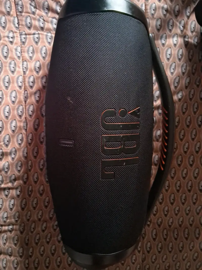 Parlante JBL portátil negro