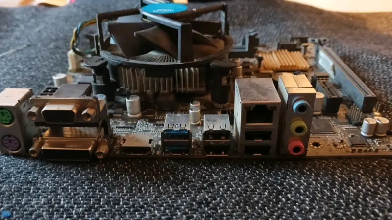 Placa madre ASUS H110M-R + CPU - 5