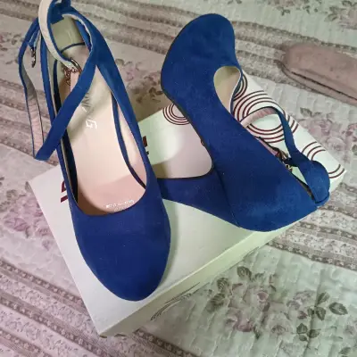 Zapatos azules seminuevos - miniatura 4