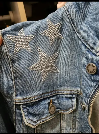 Chaqueta de jeans con estrellas - miniatura 1