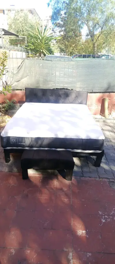 Cama matrimonial con respaldo negro - miniatura 2