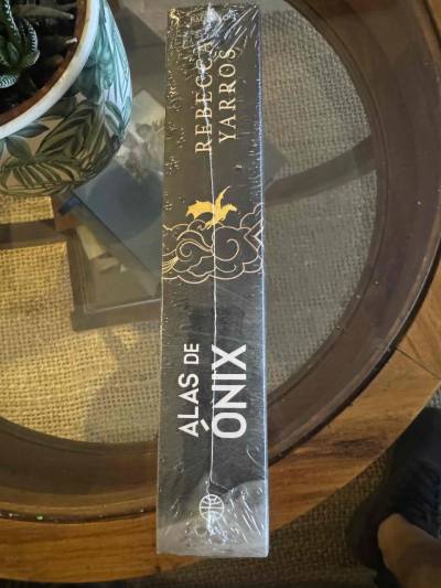Libro 'Alas de Ónix' nuevo - miniatura 3