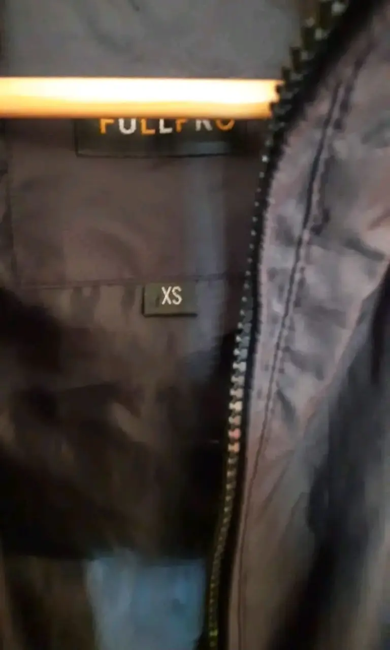 Chaqueta negra con cierre - 2