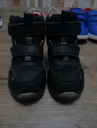 Botines negros para niños - miniatura 1