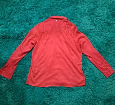 Blusa roja manga larga - miniatura 2