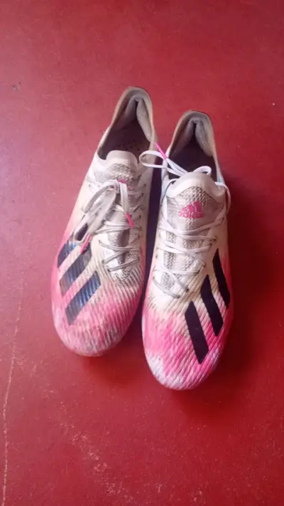 Zapatillas deportivas blancas y rosas - miniatura 1
