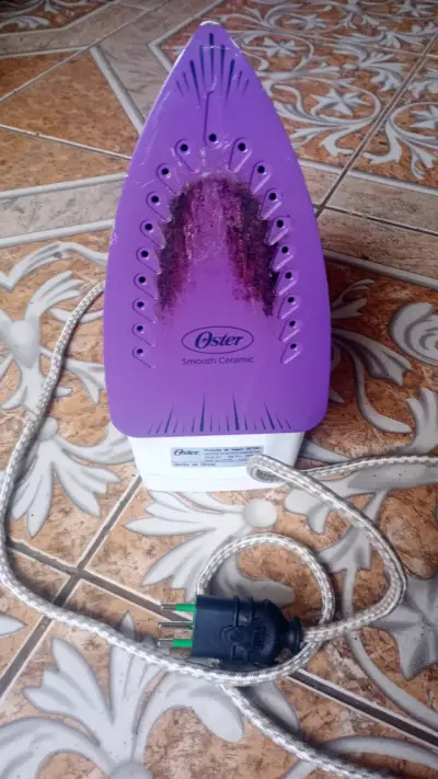 Plancha Oster cerámica morada - miniatura 1