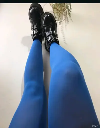 Pantys beige con diseño azul - miniatura 2